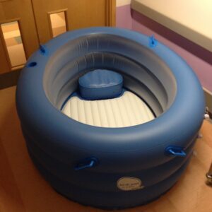 Inflated birthing pool