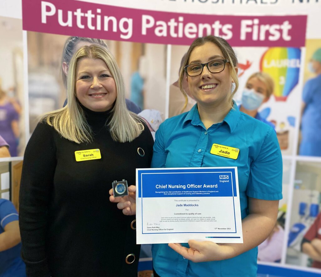 Jade Maddocks (right) with Worcestershire Acute Hospitals NHS Trust’s Chief Nurse, Sarah Shingler (left) receiving her award.